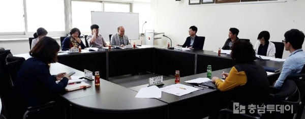 대한노인회 아산시지회 2층 회의실에서 열린 협업 회의 모습.  (사진제공 = 아산시청)