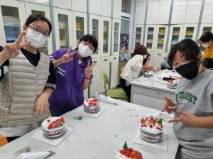 예산 대흥초, 산타 케이크 만들기 체험